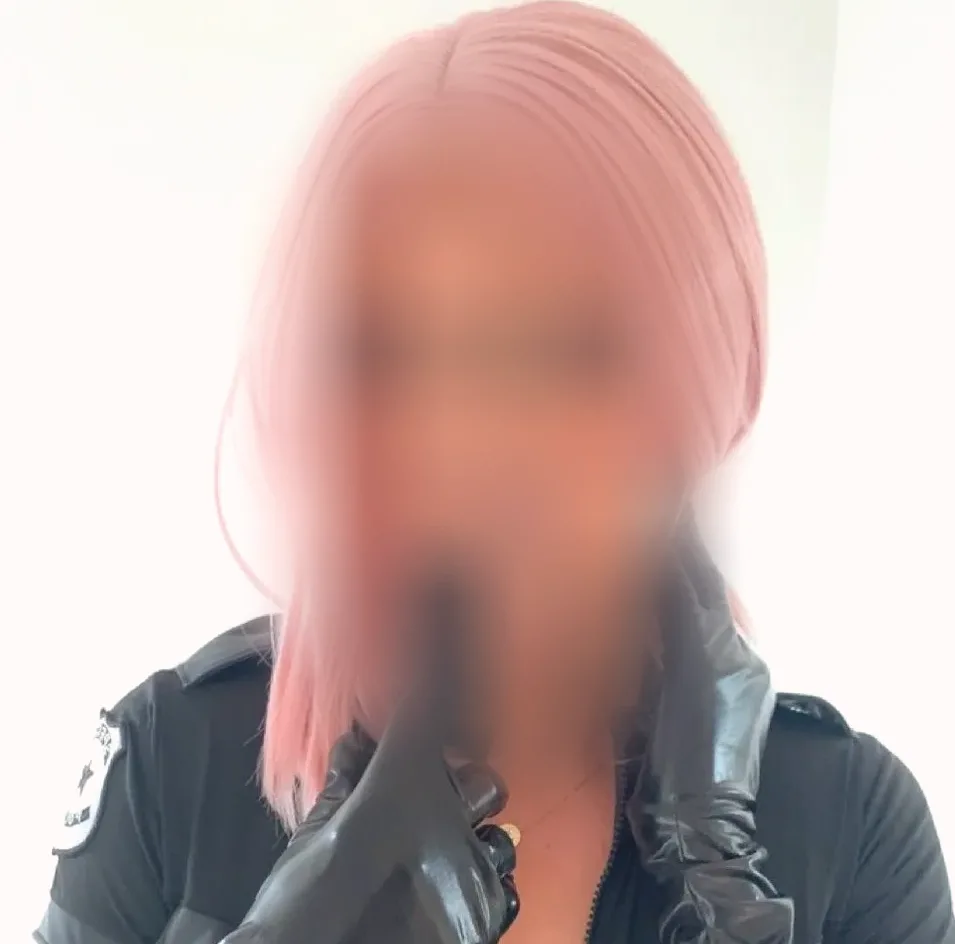 Anouk, 35