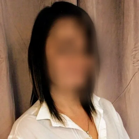 Elin, 32