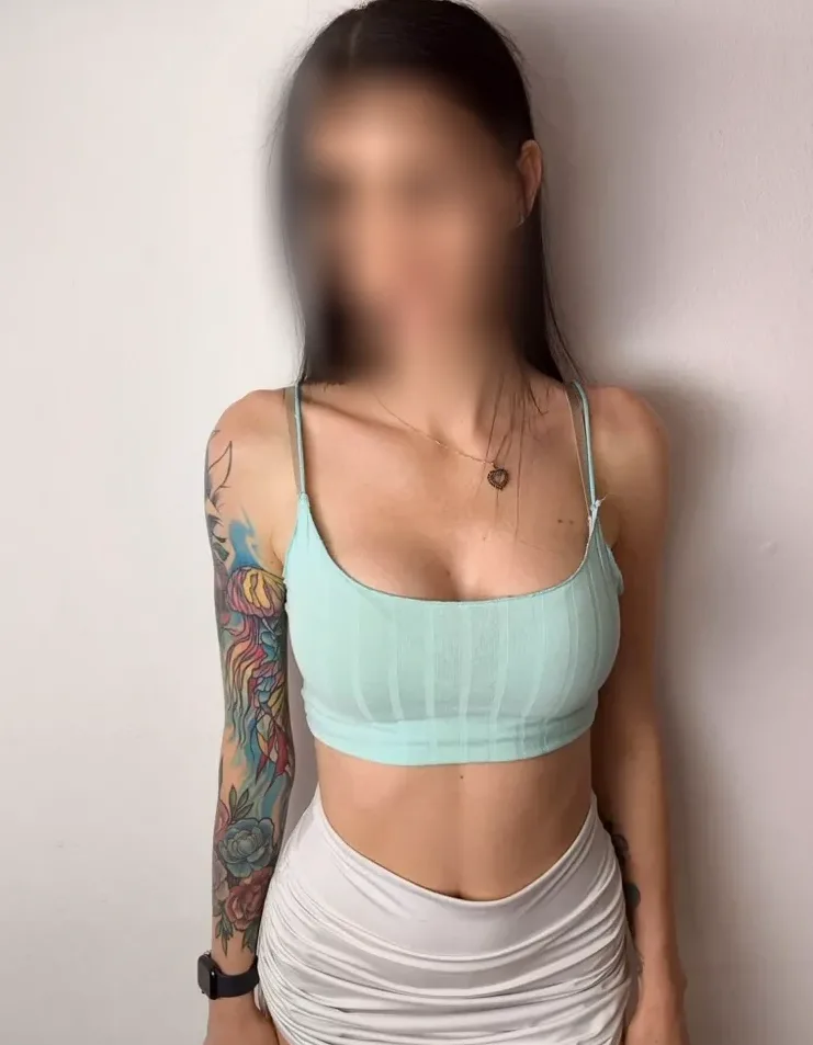 Lois, 28