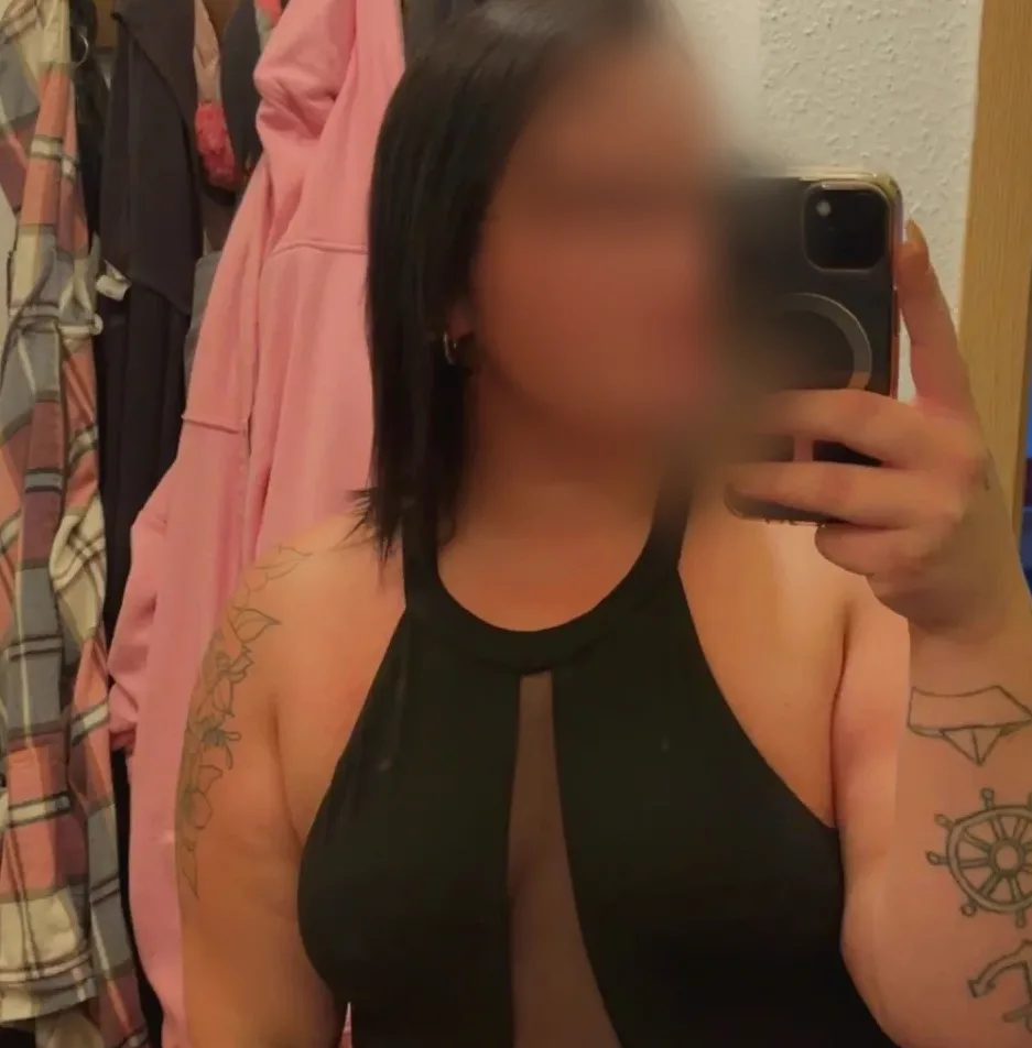Nina, 28