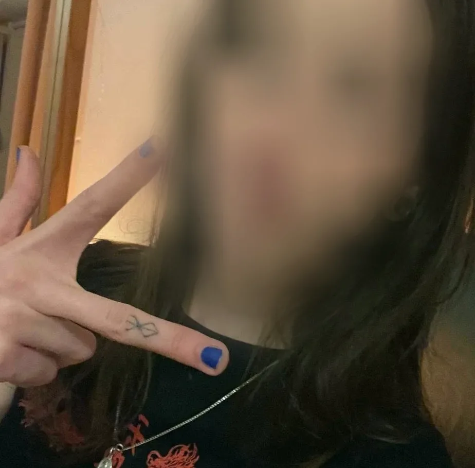 Nour, 21