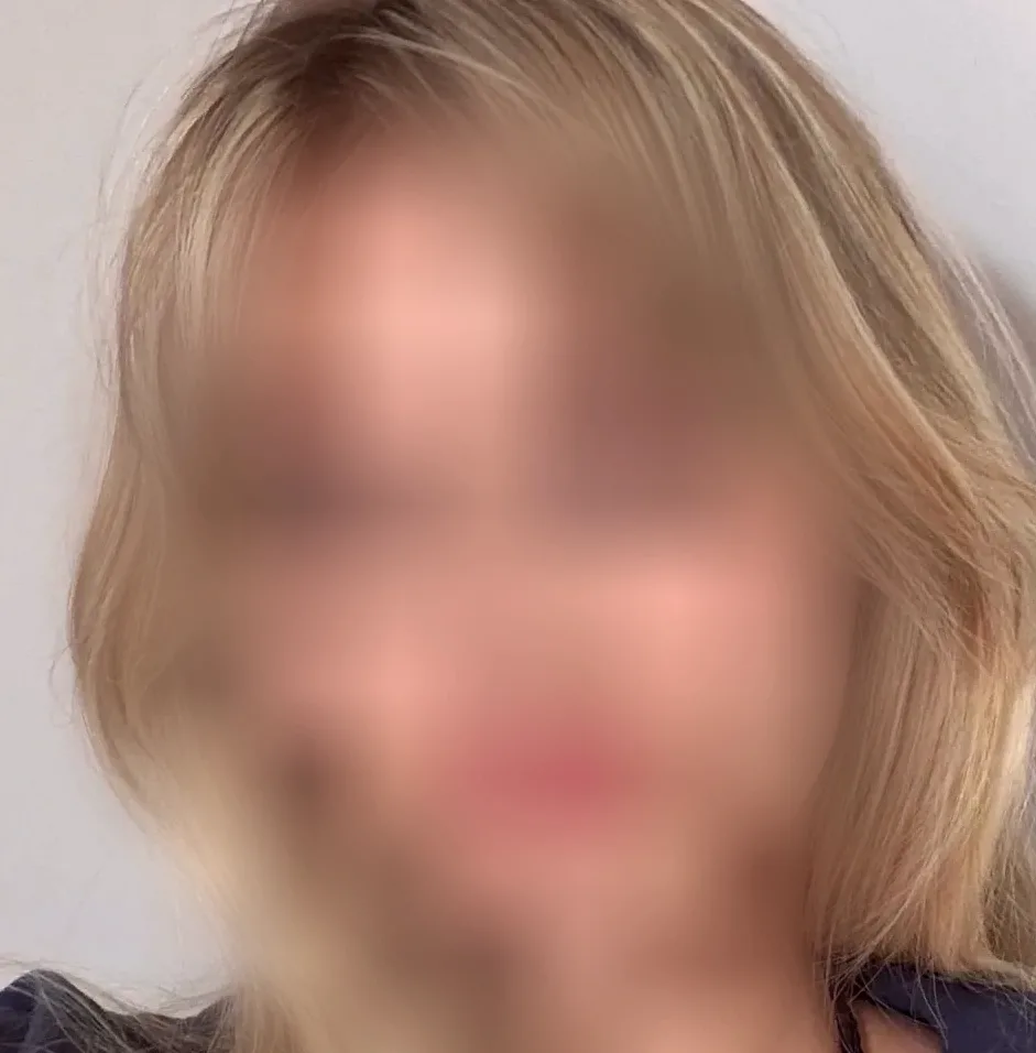 Olivia, 20